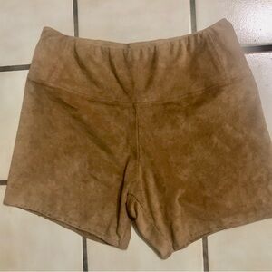 Women’s M faux suede high waisted stretchy shorts